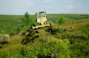 Subsolado con dos rejones siguiendo curvas de nivel en monte de reducida pendiente.